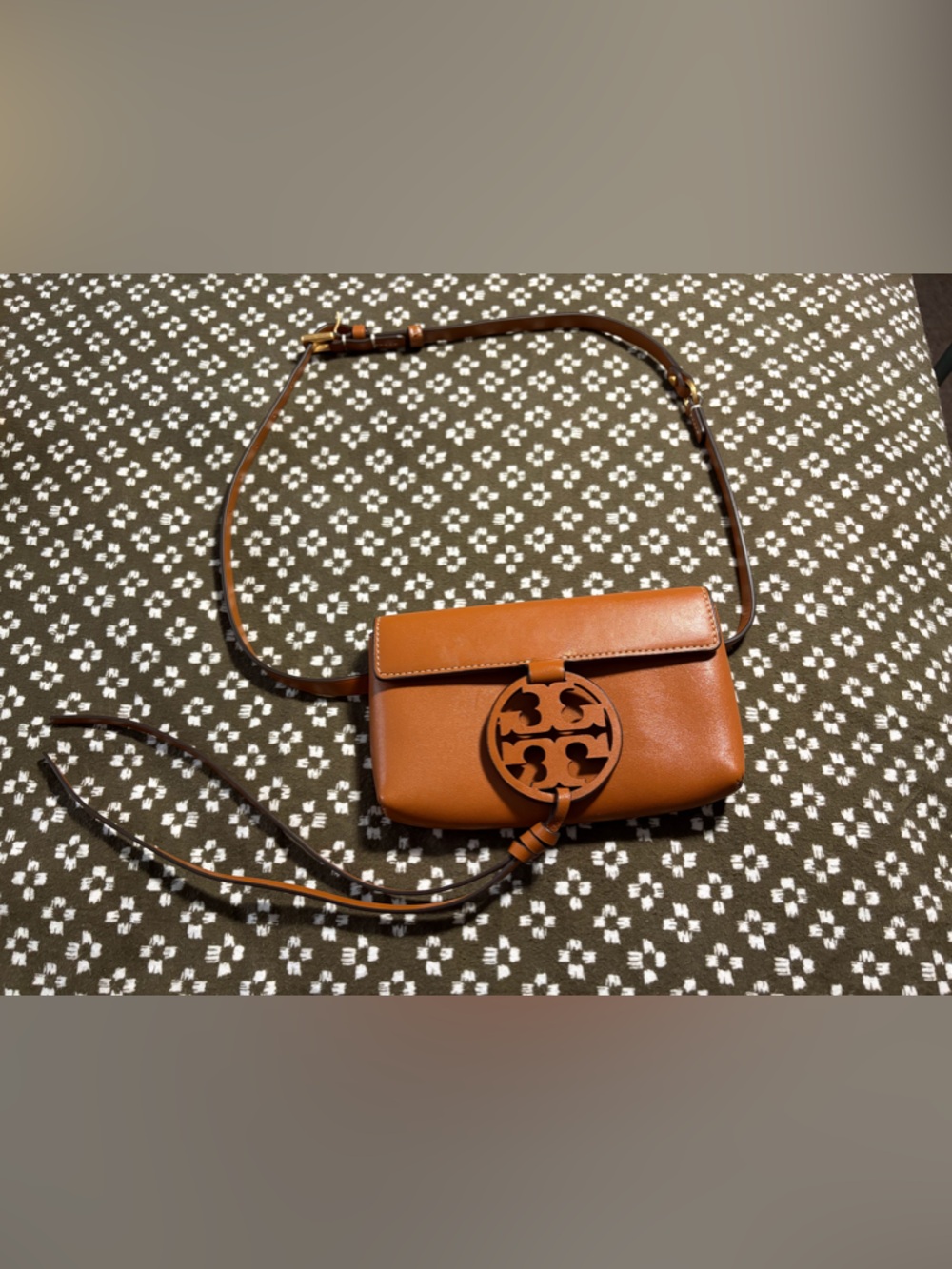Leather Crossbody Bag in Cognac Brown